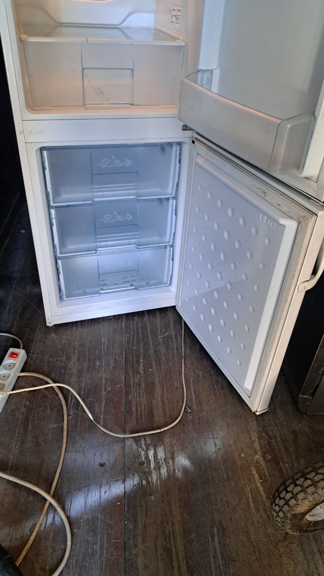 Sprzedam lodówkę firmy Beko