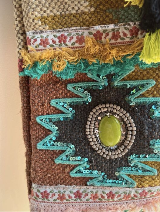 Saco de juta com pedras e lantoujolas