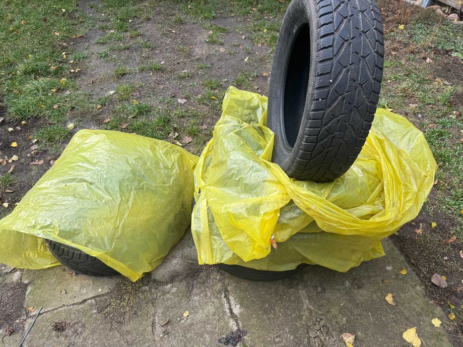 Opony zimowe 215/60  R17 96H Kormoran snow