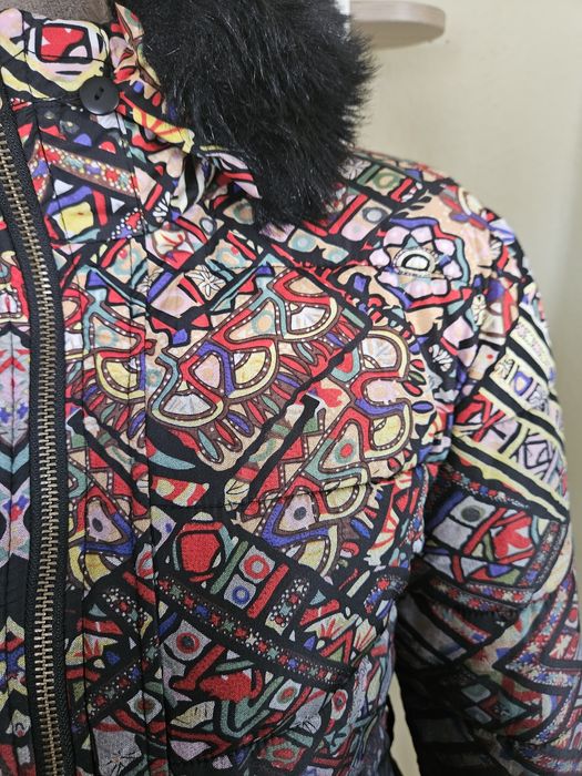 Kurtka Desigual M zimowa krótka taliowana kolorowa