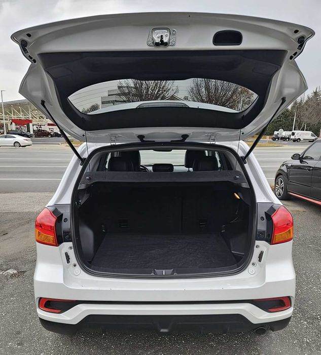 Mitsubishi Outlander      2018