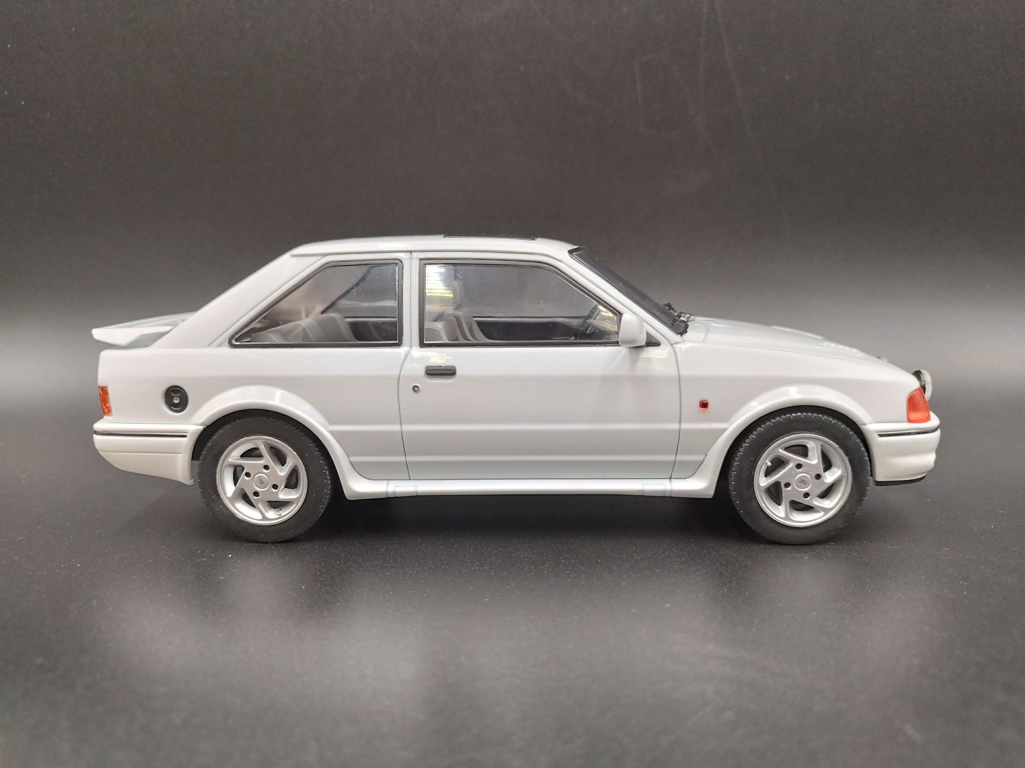 1:18 MCG Ford Escort  RS Turbo S2  White model