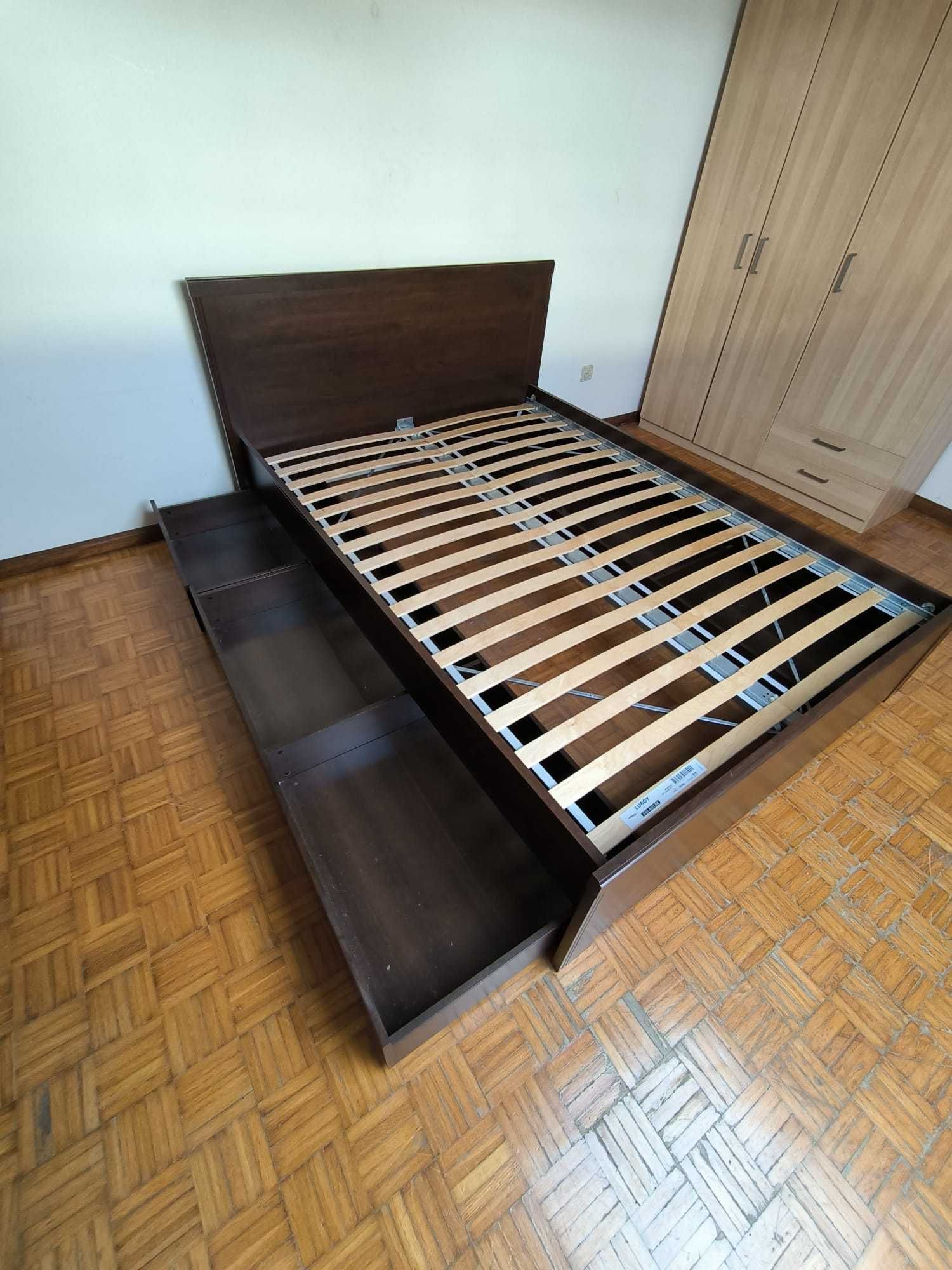 Cama de casal IKEA – com 4 gavetas de arrumação e com estrados