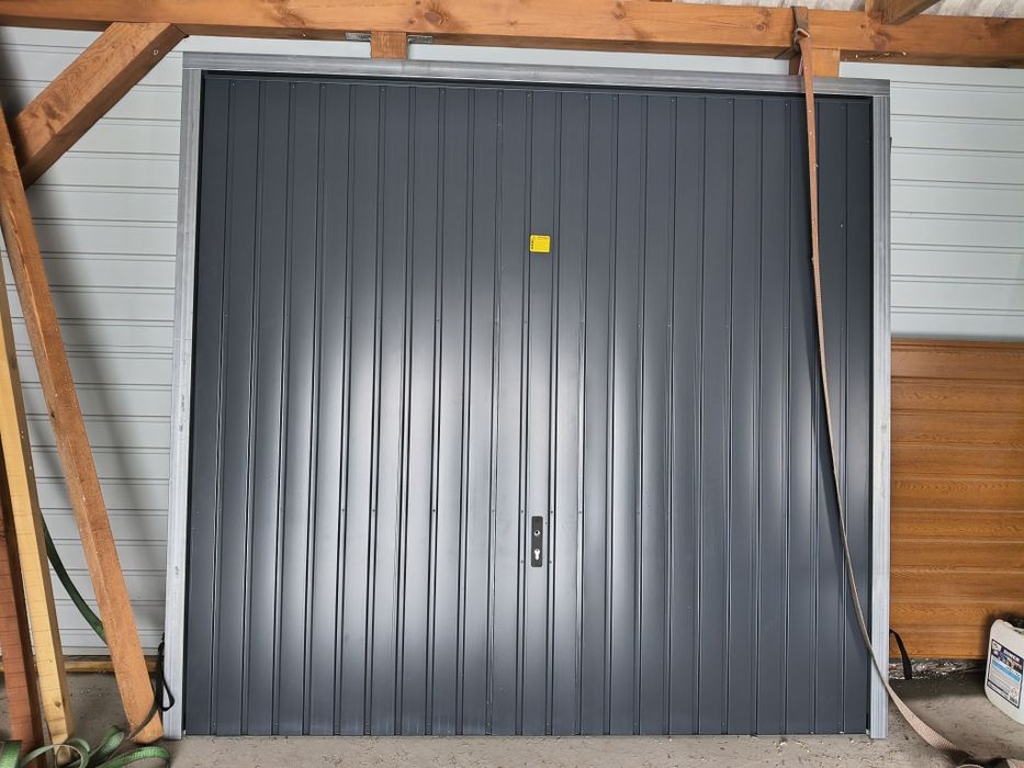 Brama garażowa uchylna Wiśniowski