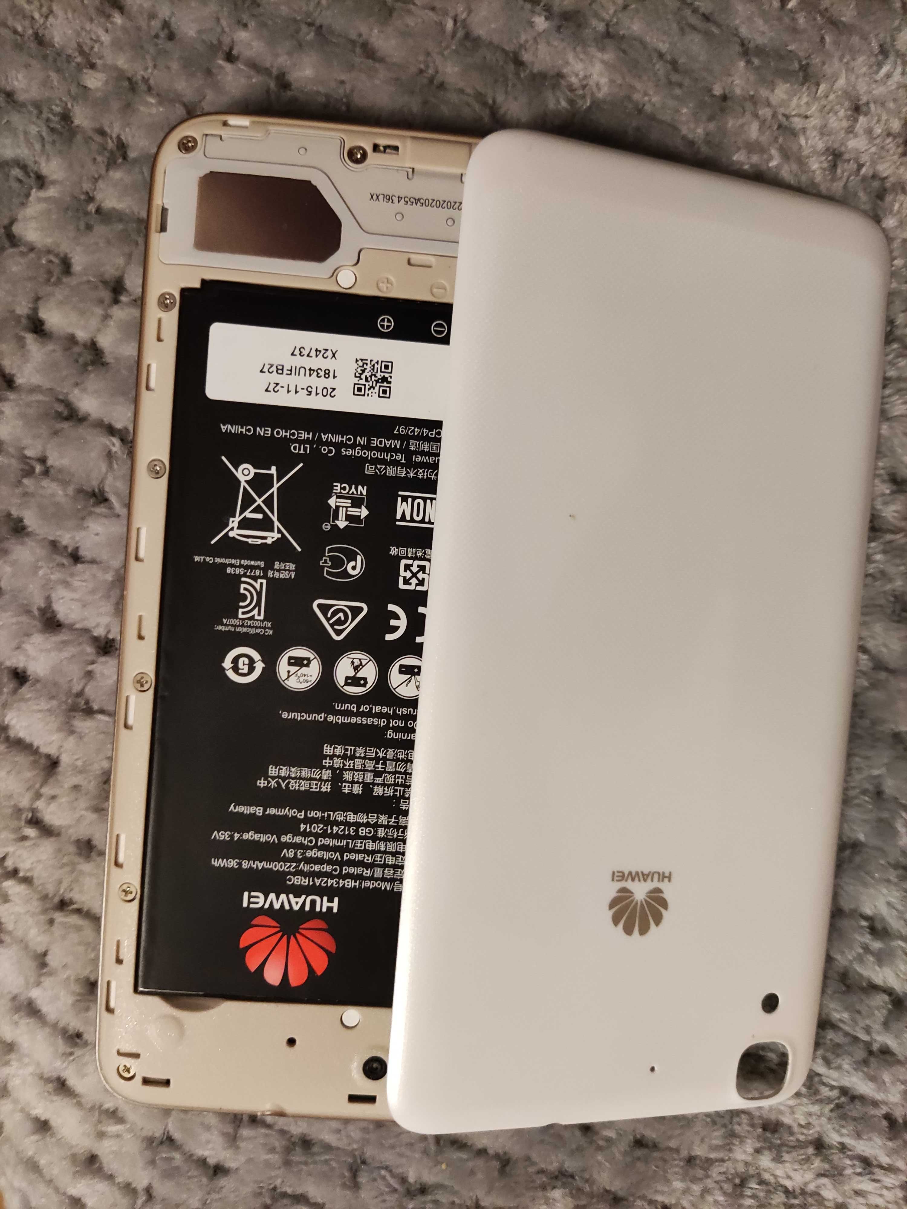 Huawei Y6 SCL-L01 biały.