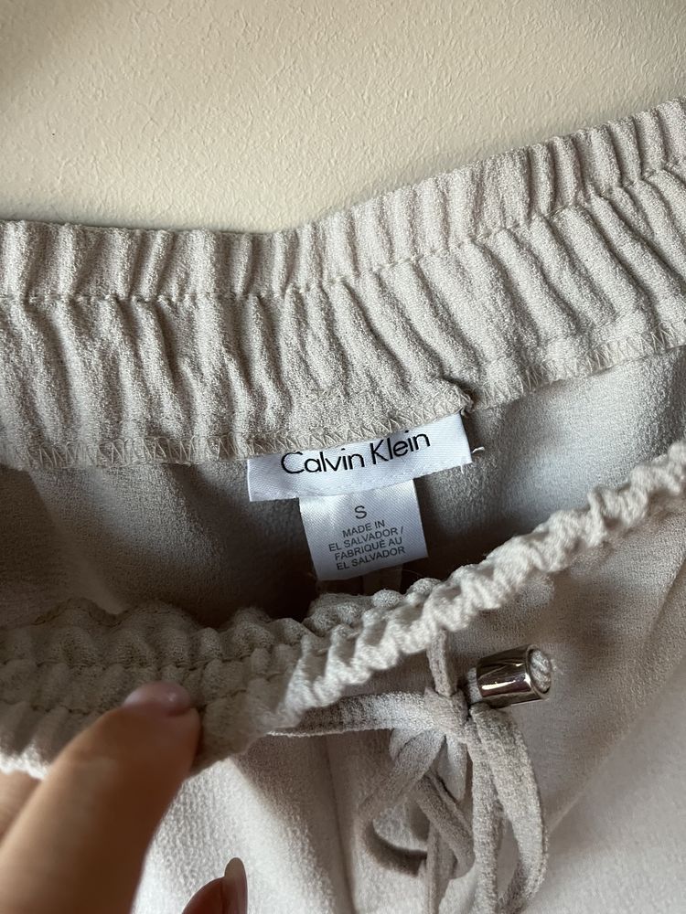 Beżowe spodnie Calvin Klein rozmiar S