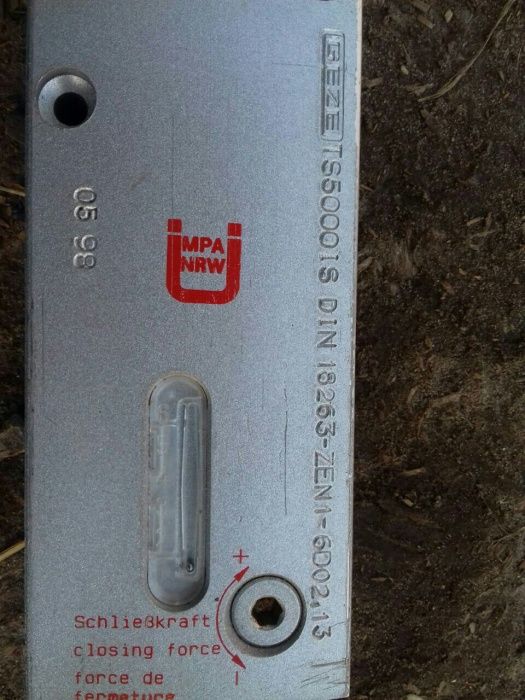 Дотягувач (доводчик) GEZE TS 5000 IS промисловий