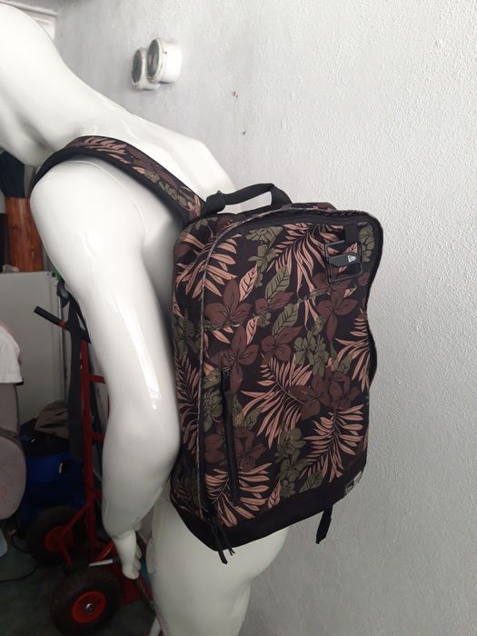 Mochila New Era bom estado