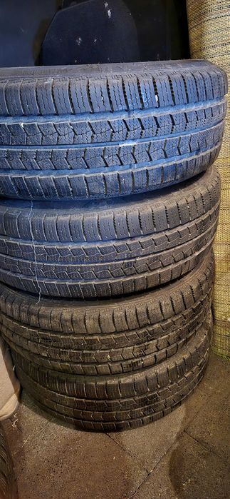 Opony zimowe Nexen z felgami 215/65 R16 C do busa