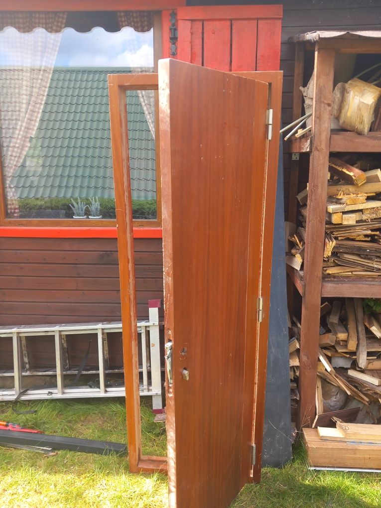 Sprzedam Drzwi bukowe z ościeżnicą szer 57 cm