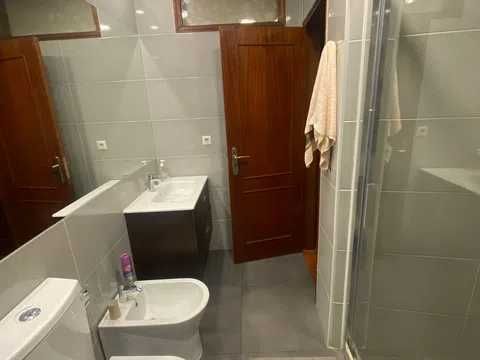 Quarto para Arrendar – Ótima Localização e Conforto!