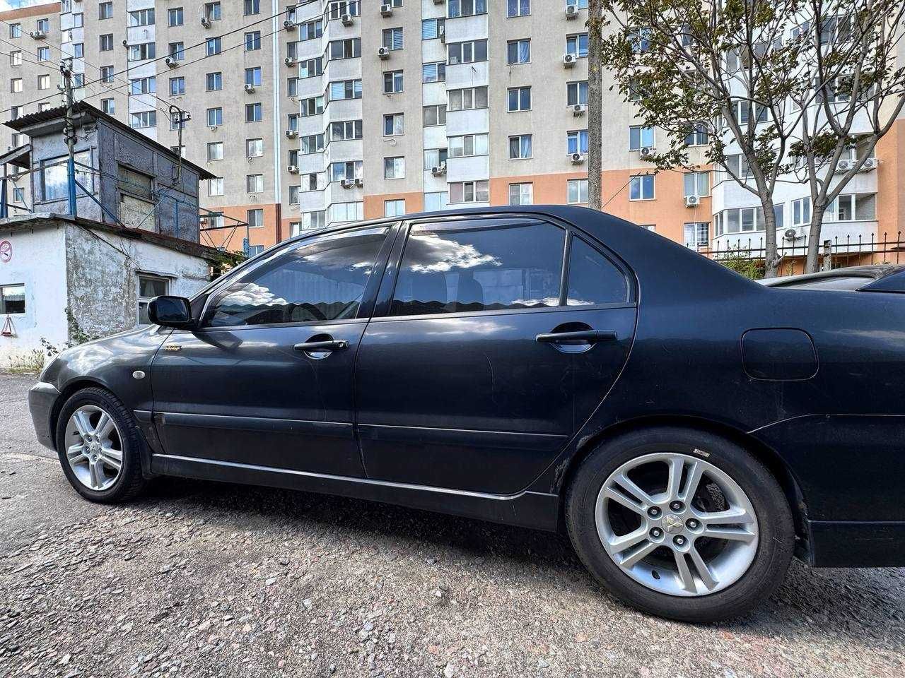Автомобіль Міцубісі Лансер 9
