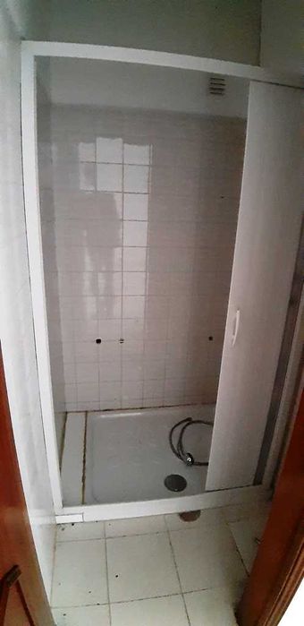 Loja  85m2 em Coselhas apta para serviços ou comércio