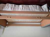 Cama articulada elétrica com elevação.
