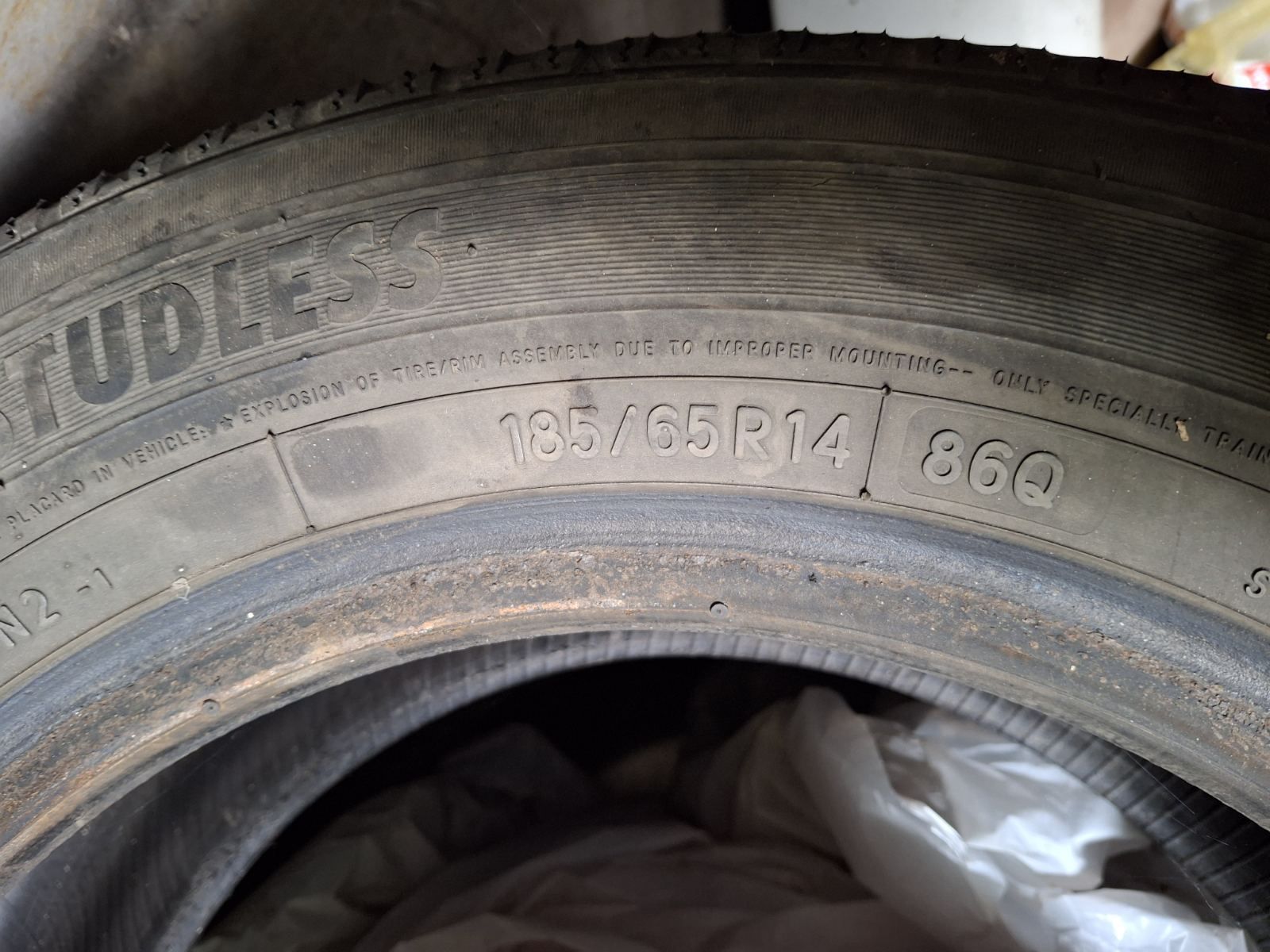 Покрышка 185/65r14 2 шт  175/70r13 1 шт