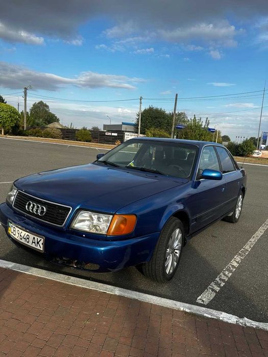 Авто  Audi 100 с4
