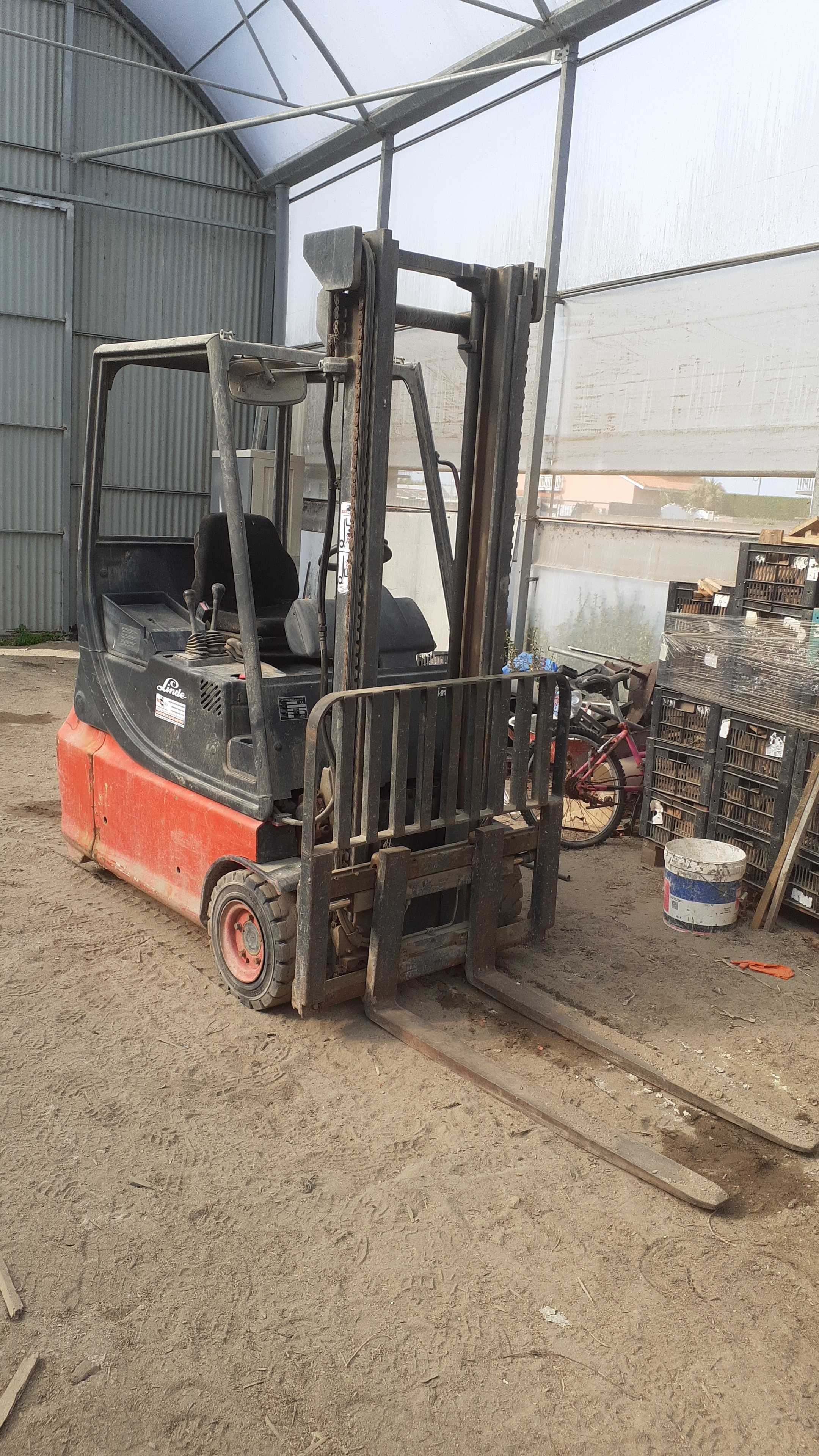 Empilhador Linde E16