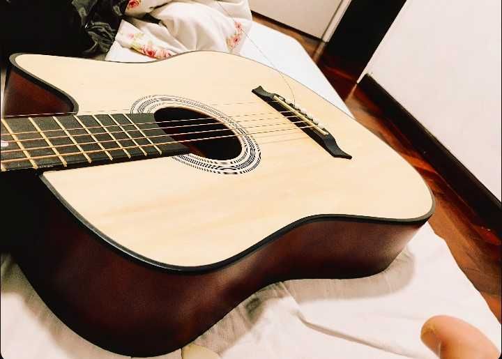 Guitarra Acústica Com Tampo Sólido