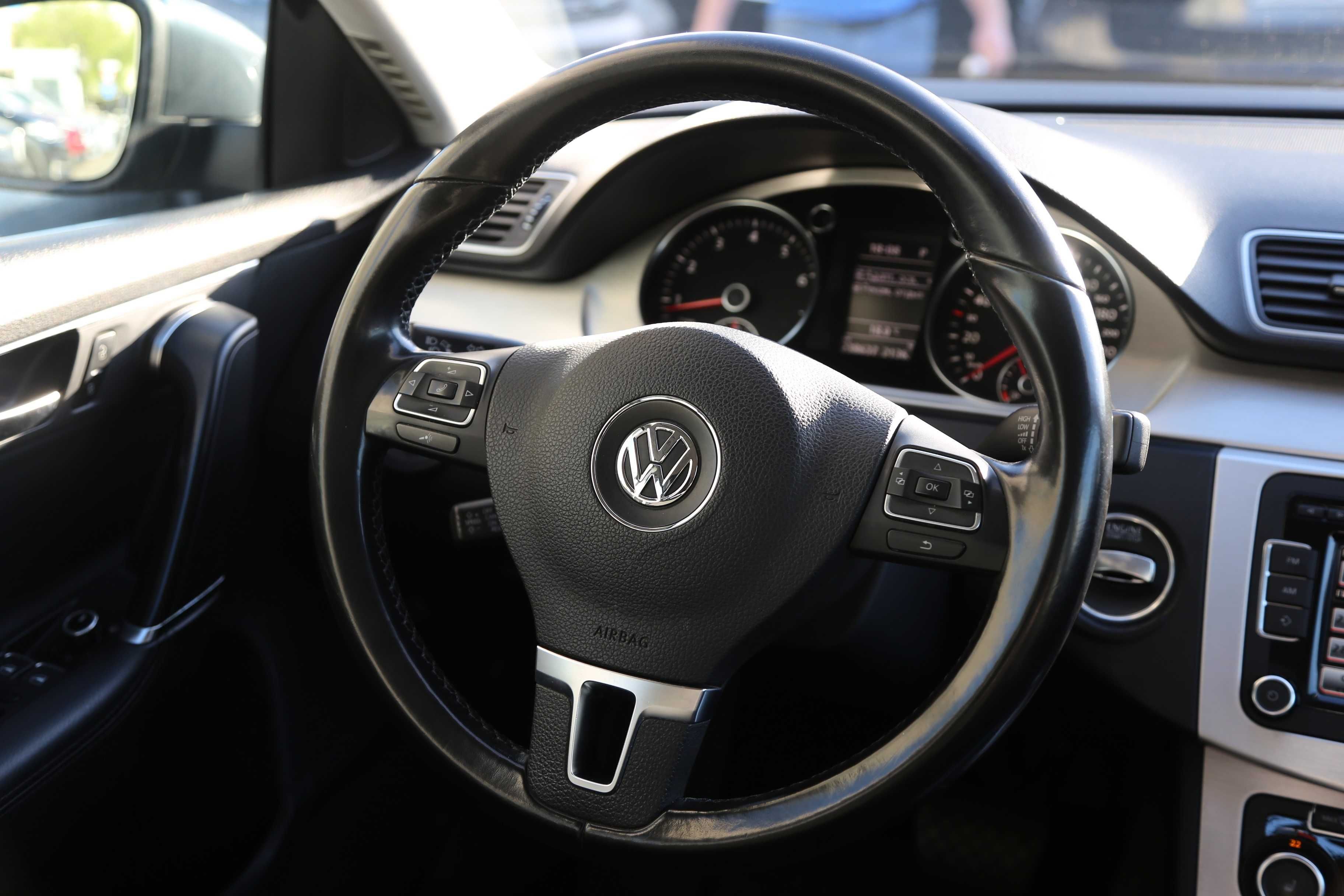 Офіційний Volkswagen Passat 2011 року