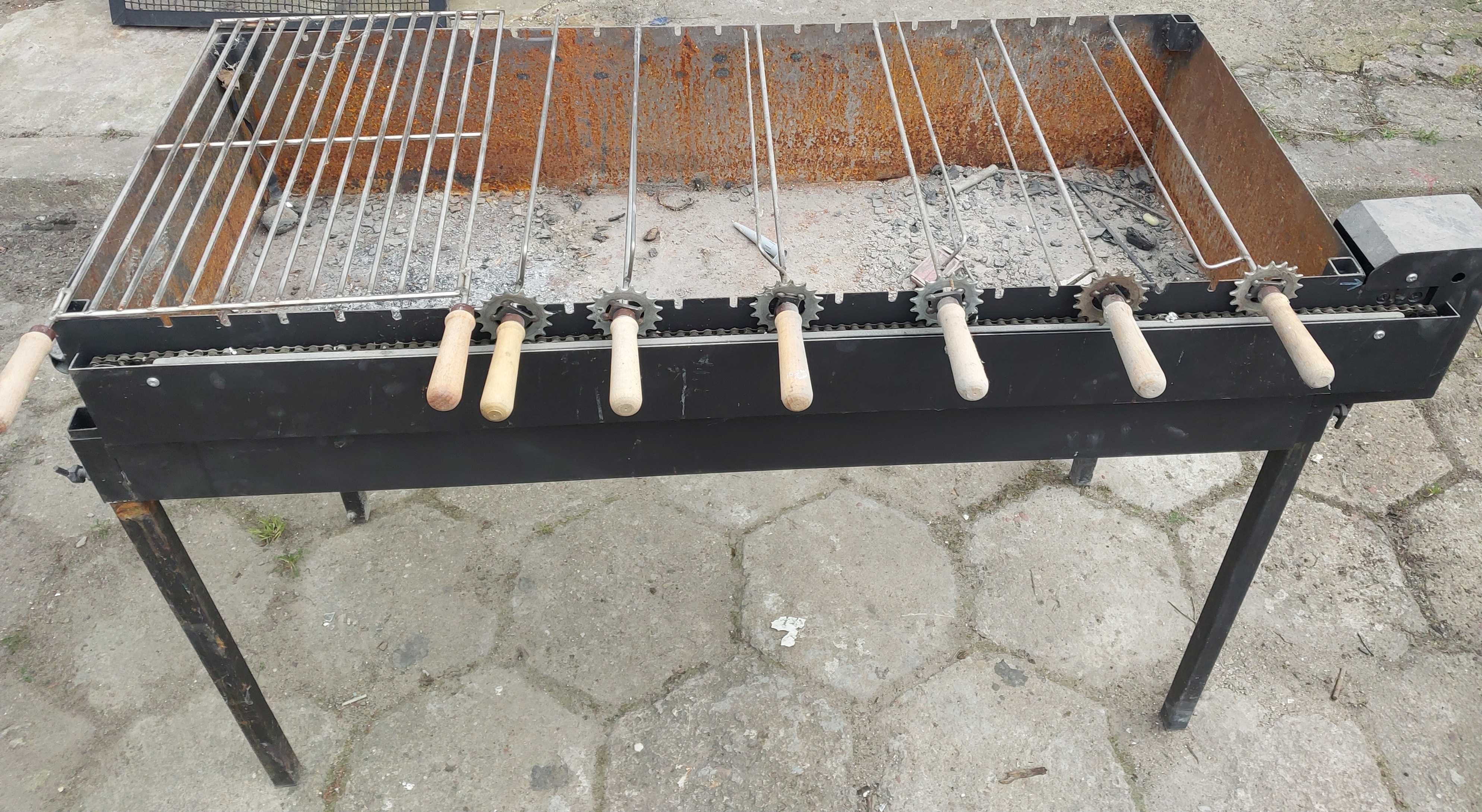 Grill obrotowy na szaszłyki