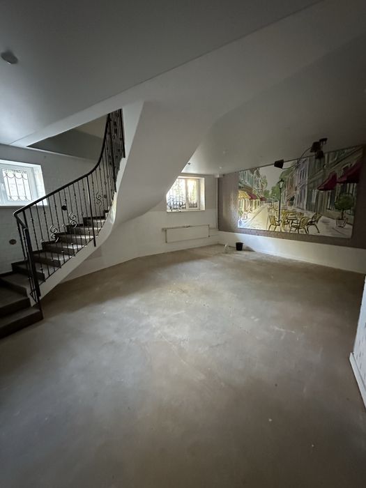 Продаж приміщення в новобудові з окремим входом центр міста 85 метрів