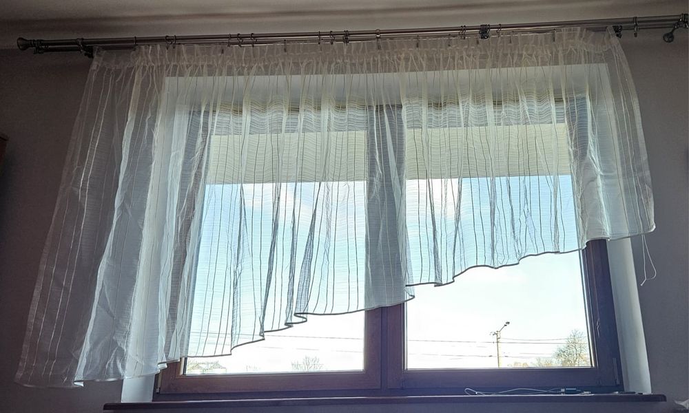 Firana tiulową w prążki kremowa do skosu