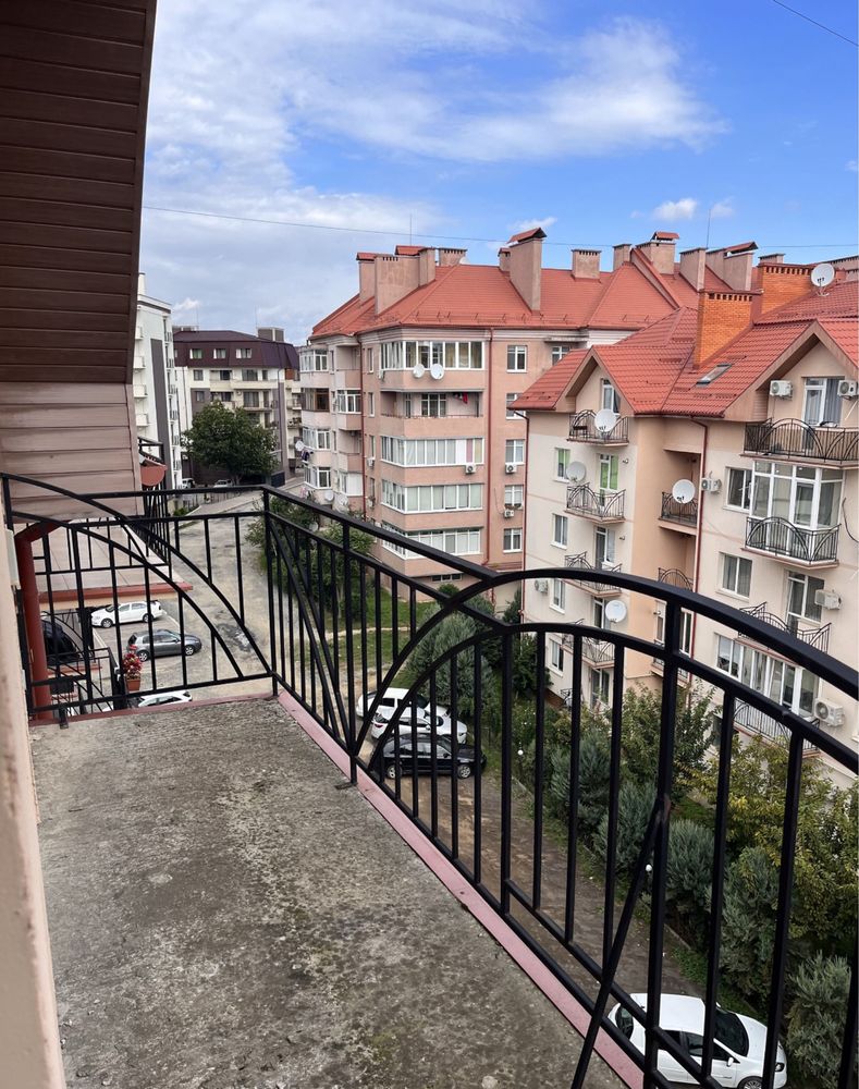 Продаж квартири (Новий район ) по вул.О.Хіри 83 к.м .