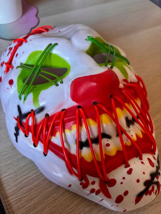 Máscara Halloween nova