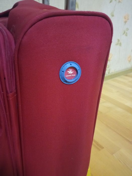 Продам отличный чемодан на колесах Leader Polo. Оригинал