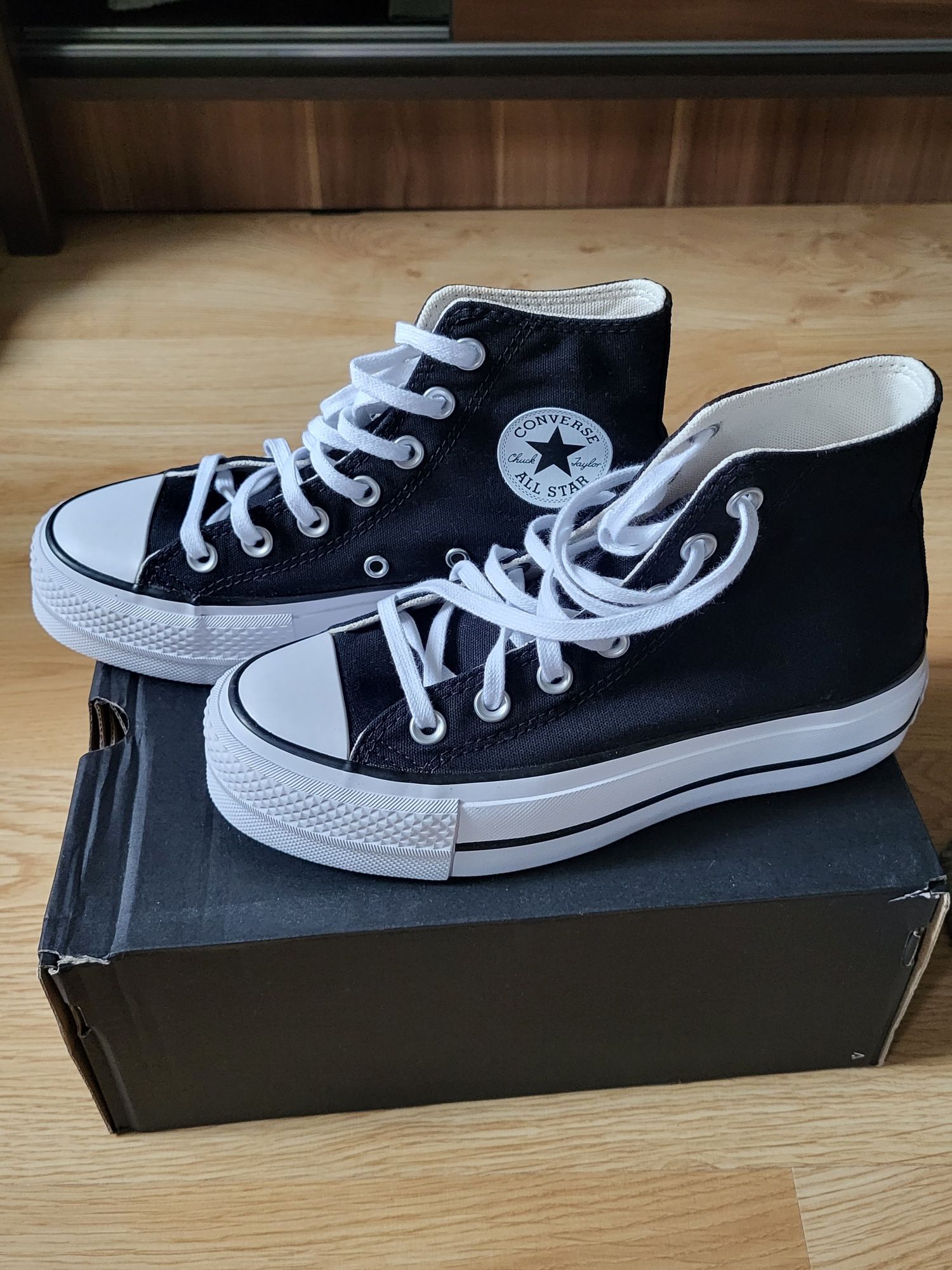 Nowe trampki wysokie Converse rozmiar 35