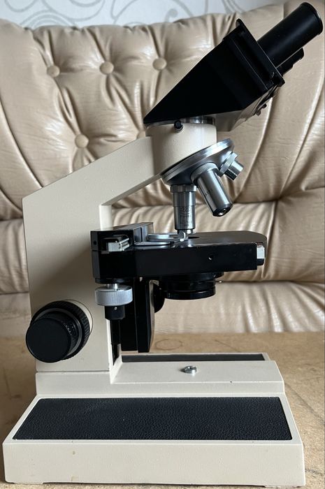 Мікроскоп PZO з освітлювачем ОЕ-1 в ідеальному стані !