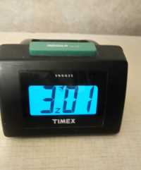 Настольные электронные часы-будильник TIMEX.
