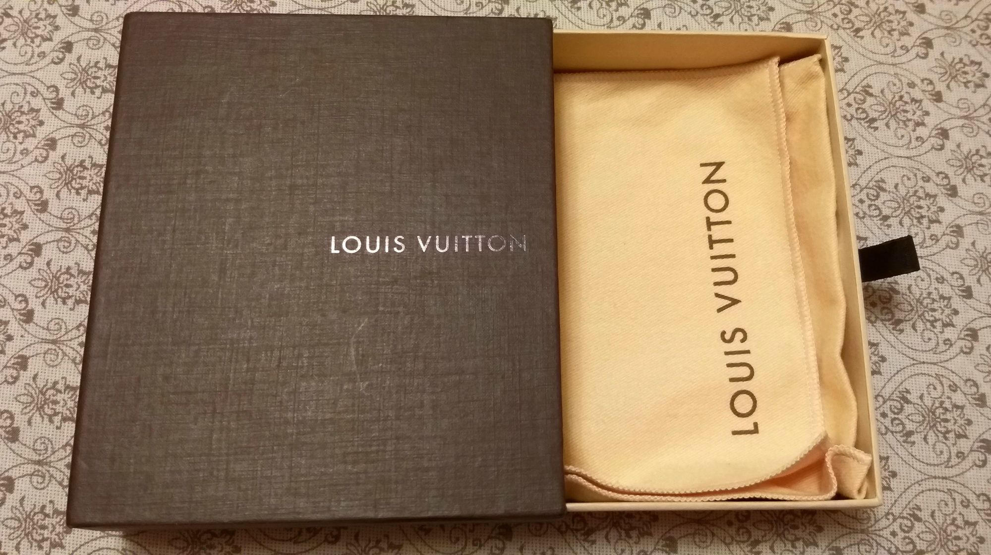 Louis Vuitton коробка ,пыльник ,упаковка оригинал .