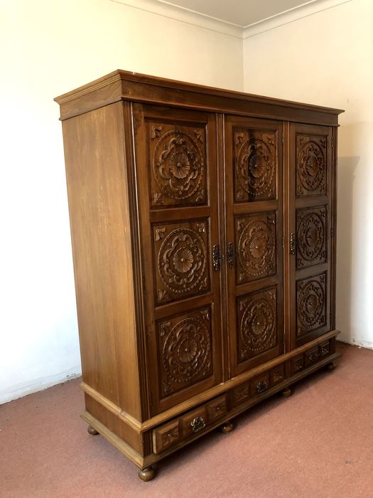 Vendo varios moveis antigos - Cama l roupeiros l moveis sala