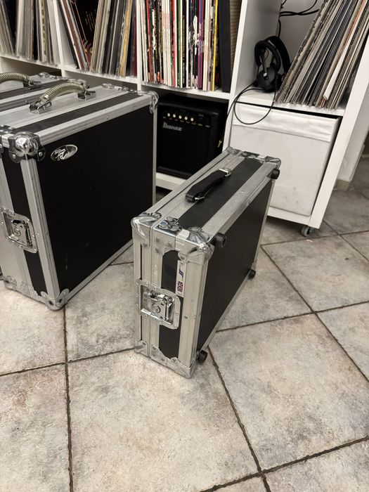 Кейси для програвачей вінілу та мікшеру