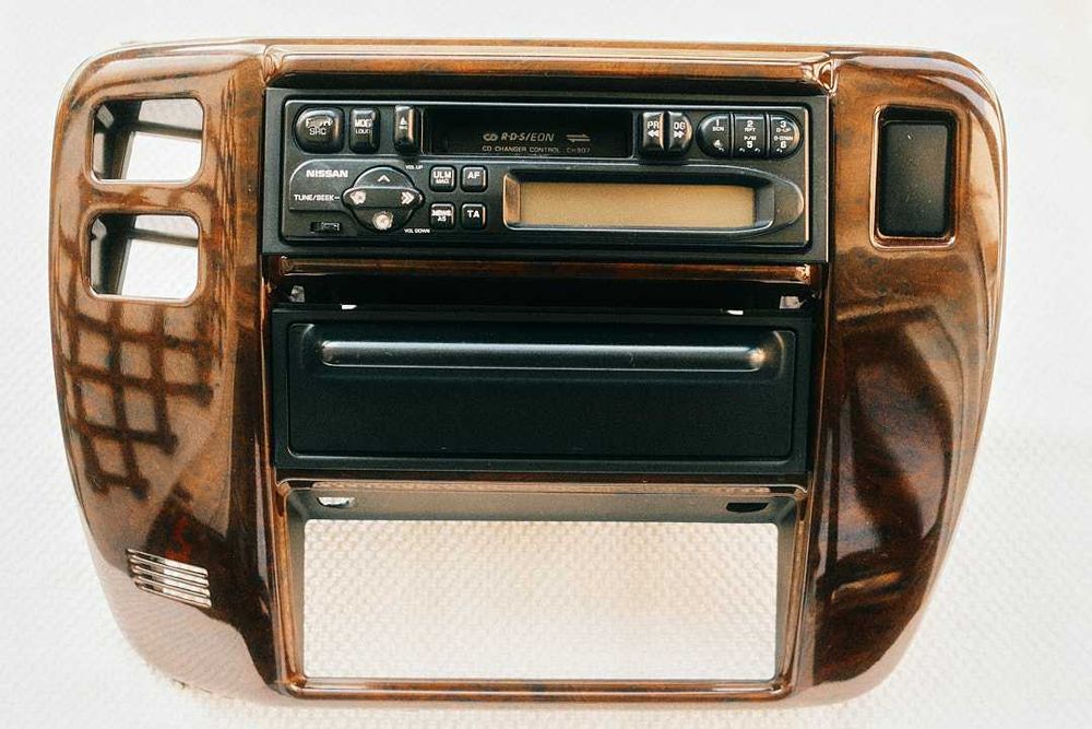 Moldura autorádio Nissan Patrol GR