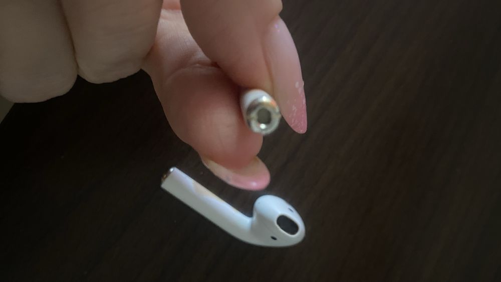Навушники Apple AirPods 2 with Charging Case чехол
