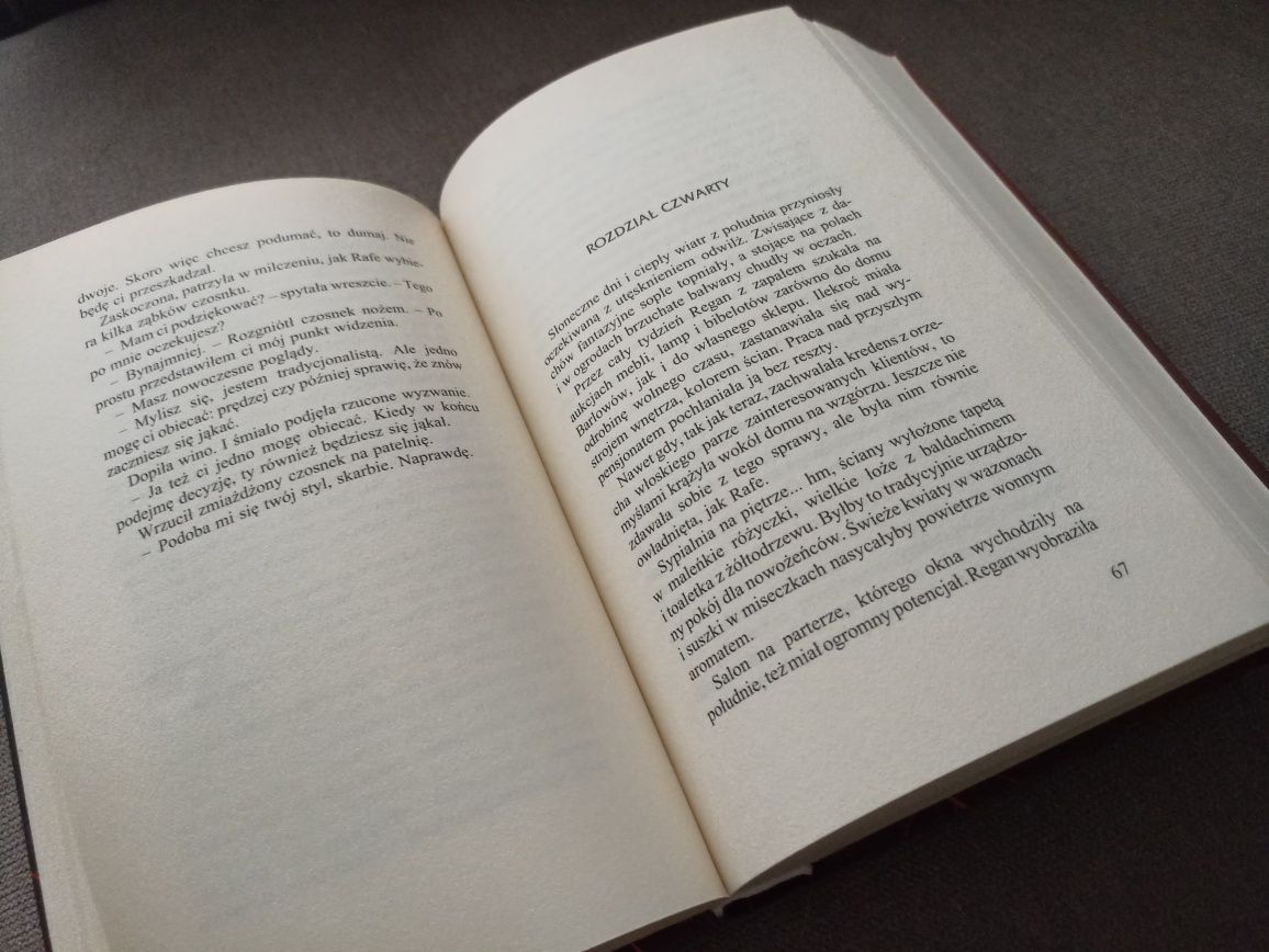 Duma i zauroczenie Nora Roberts
Nora Roberts 
Cześć cyklu Bracia Macka
