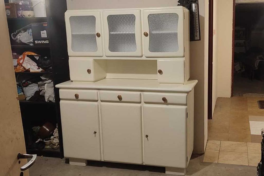 Piękny stary kredens kuchenny . Po renowacji.