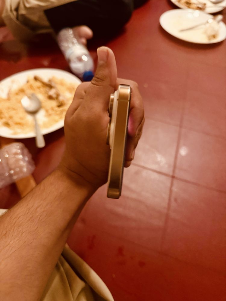 À Venda: iPhone 16 Pro Max – 256GB – Desert Titanium – Como Novo