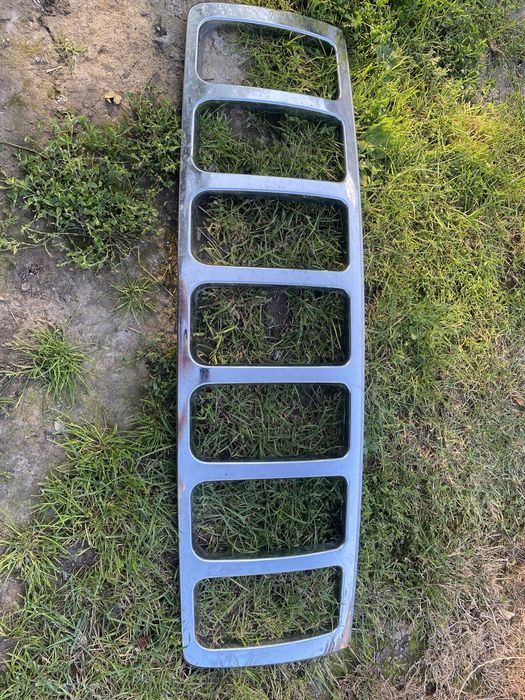 Решітка накладка на Jeep grand Cherokee