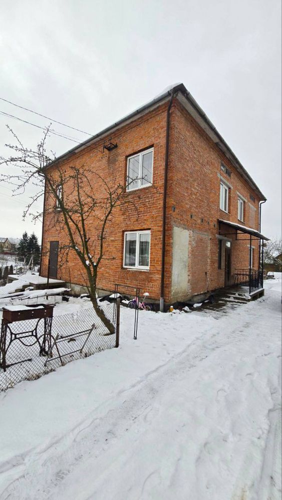Продаж будинку в Зубрі