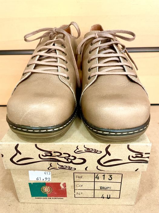 Sapatos em pele, confortáveis -Novos