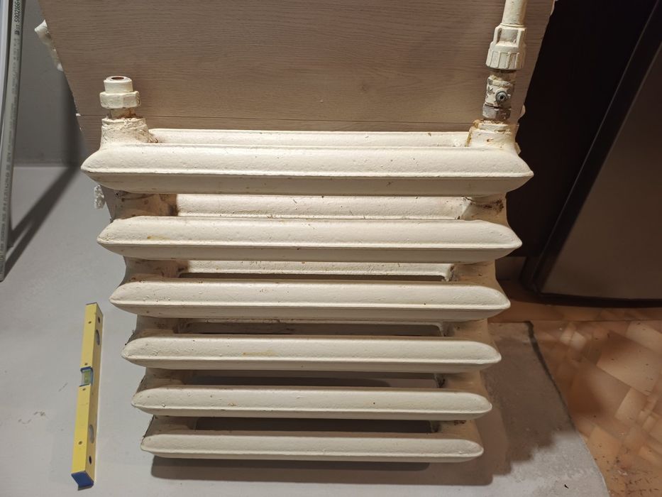 Продам чавунну батарею б/в