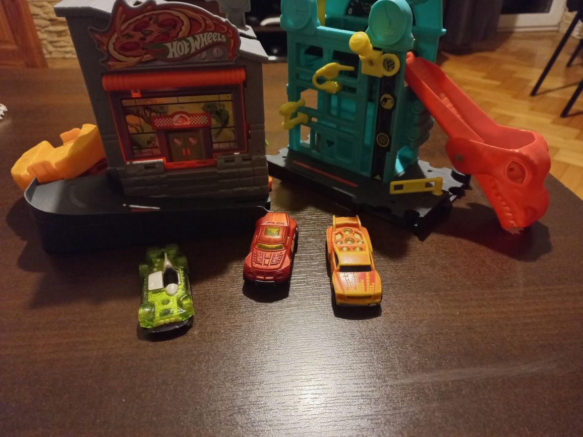 2 zestawy hot wheels Pizza dinozaur + tor wheels dinozaur stacja kontr