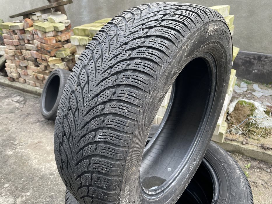 Nokian 235/60 r18 комплект зима