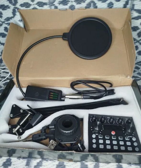 Комплект профессионального оборудования для подкастов — Звуковая карта