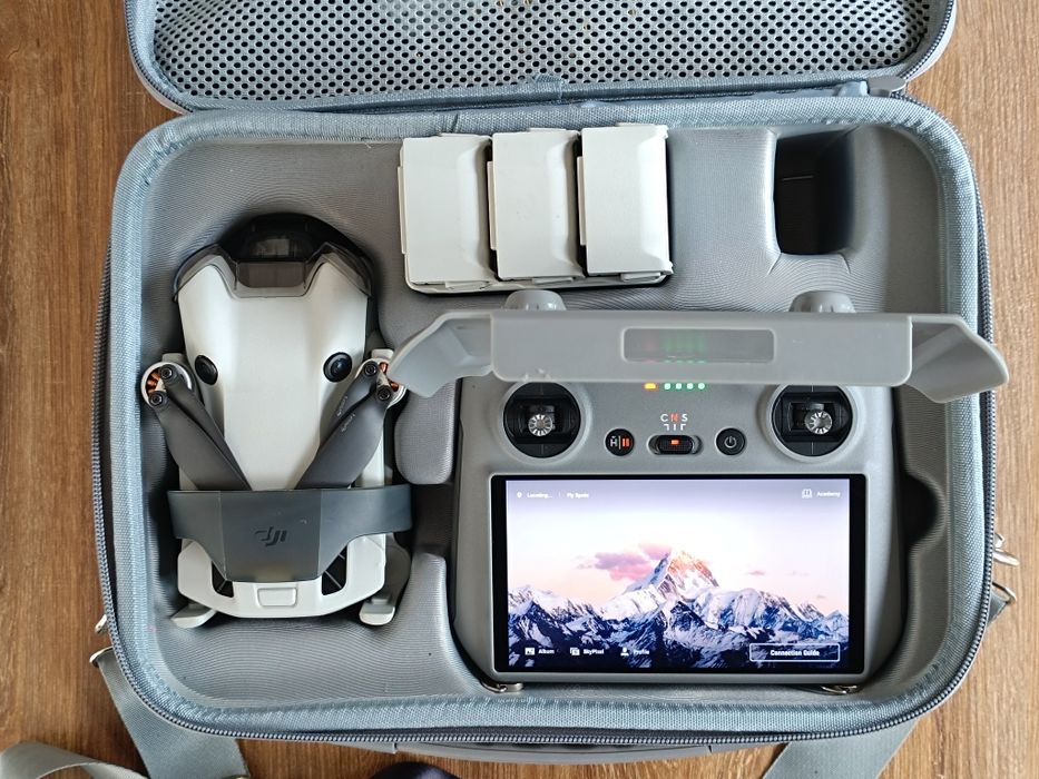 Dron DJI Mini 4 Pro Fly More Combo RC2 z DJI care!