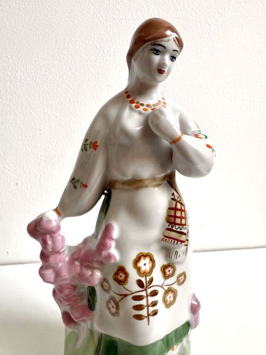 Figurka porcelana Połonne dziewczyna 1
