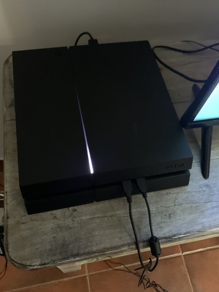 Ps4 Fat 500GB 2 comandos em bom estado